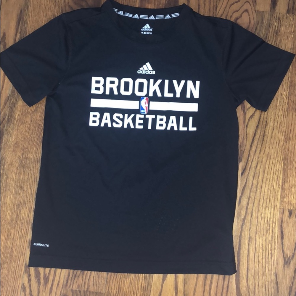 Youth Medium Brooklyn Nets T shirt